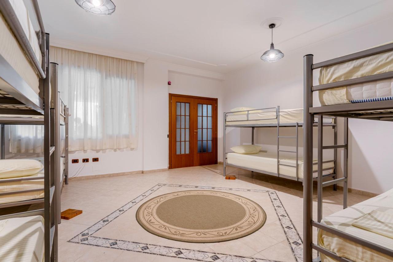 Hostel Nena Semi Тирана Екстериор снимка