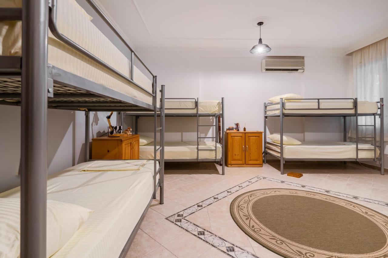 Hostel Nena Semi Тирана Екстериор снимка