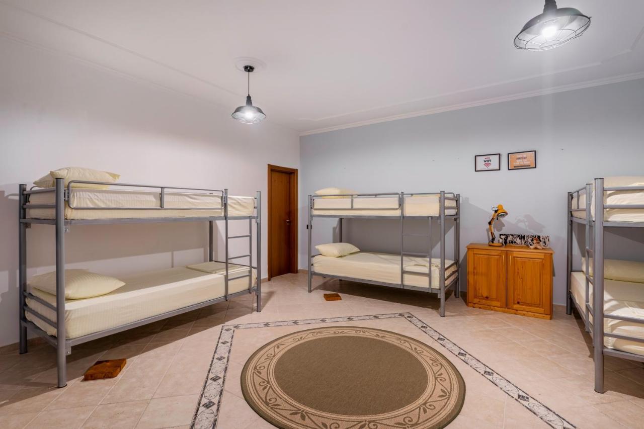 Hostel Nena Semi Тирана Екстериор снимка