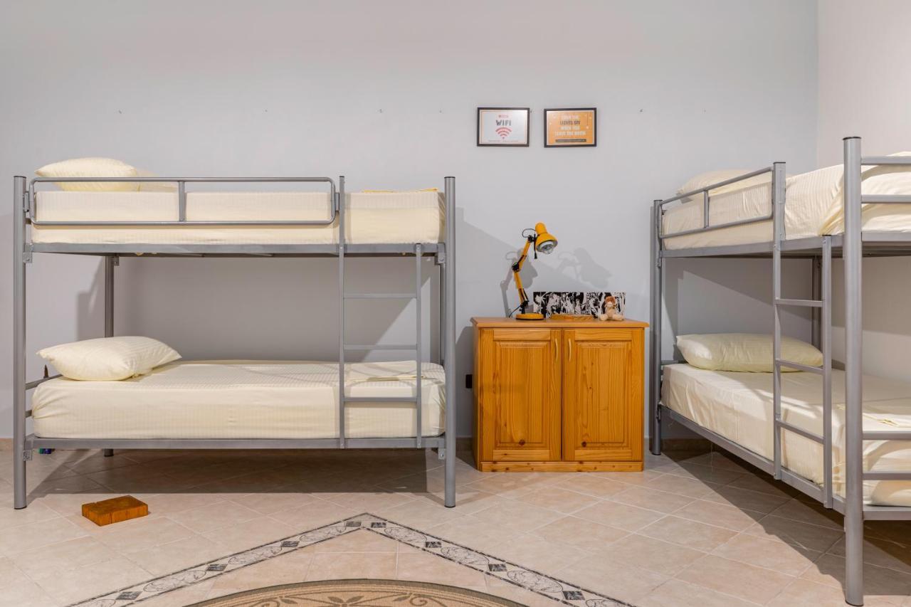 Hostel Nena Semi Тирана Екстериор снимка