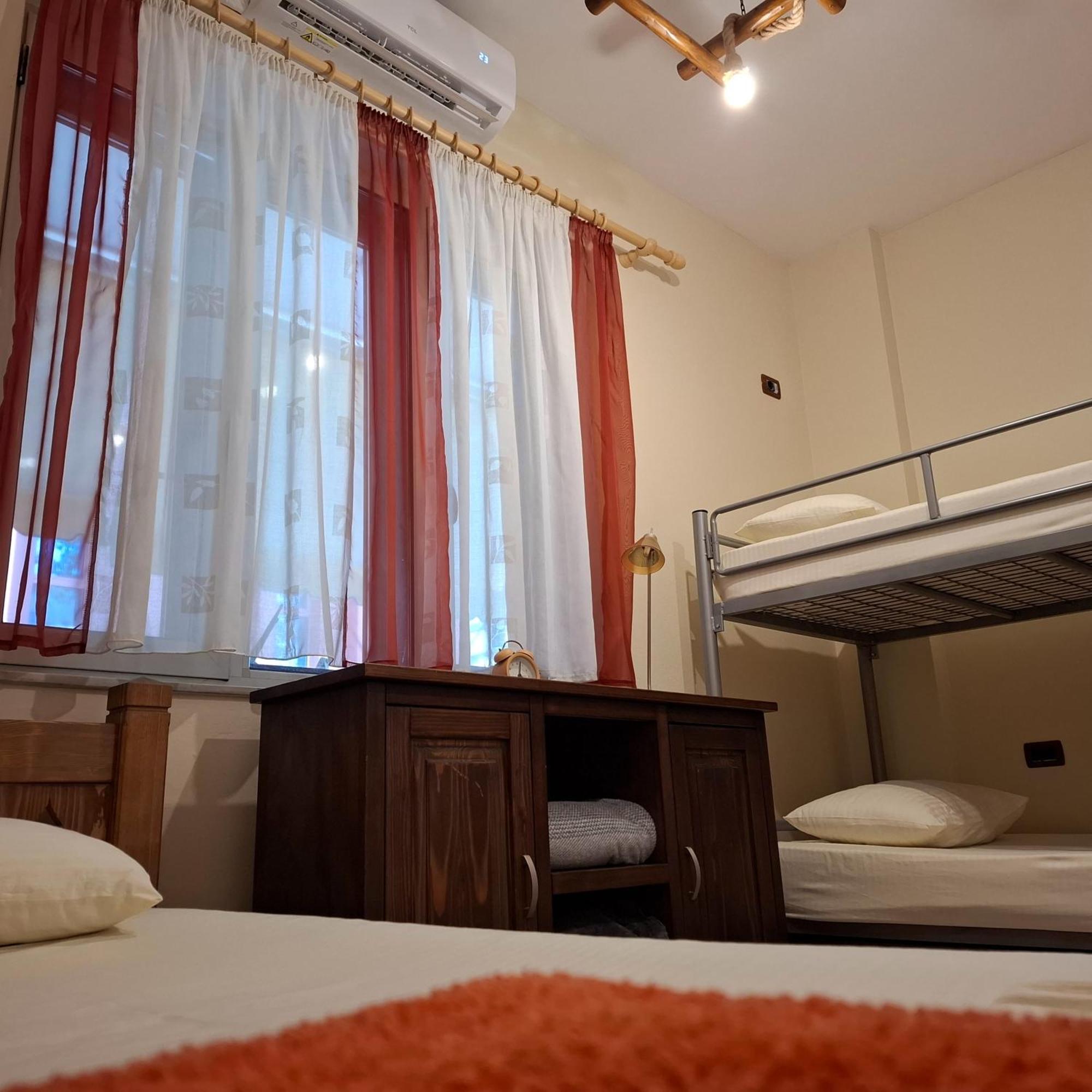 Hostel Nena Semi Тирана Екстериор снимка
